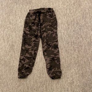 CAMO JOGGERS